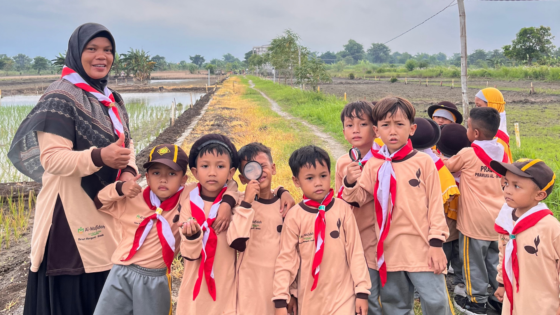 Kemah Edukatif SIT Al Mufidah Menganti Gresik 2025, Latih Kemandirian dan Karakter Islami Siswa