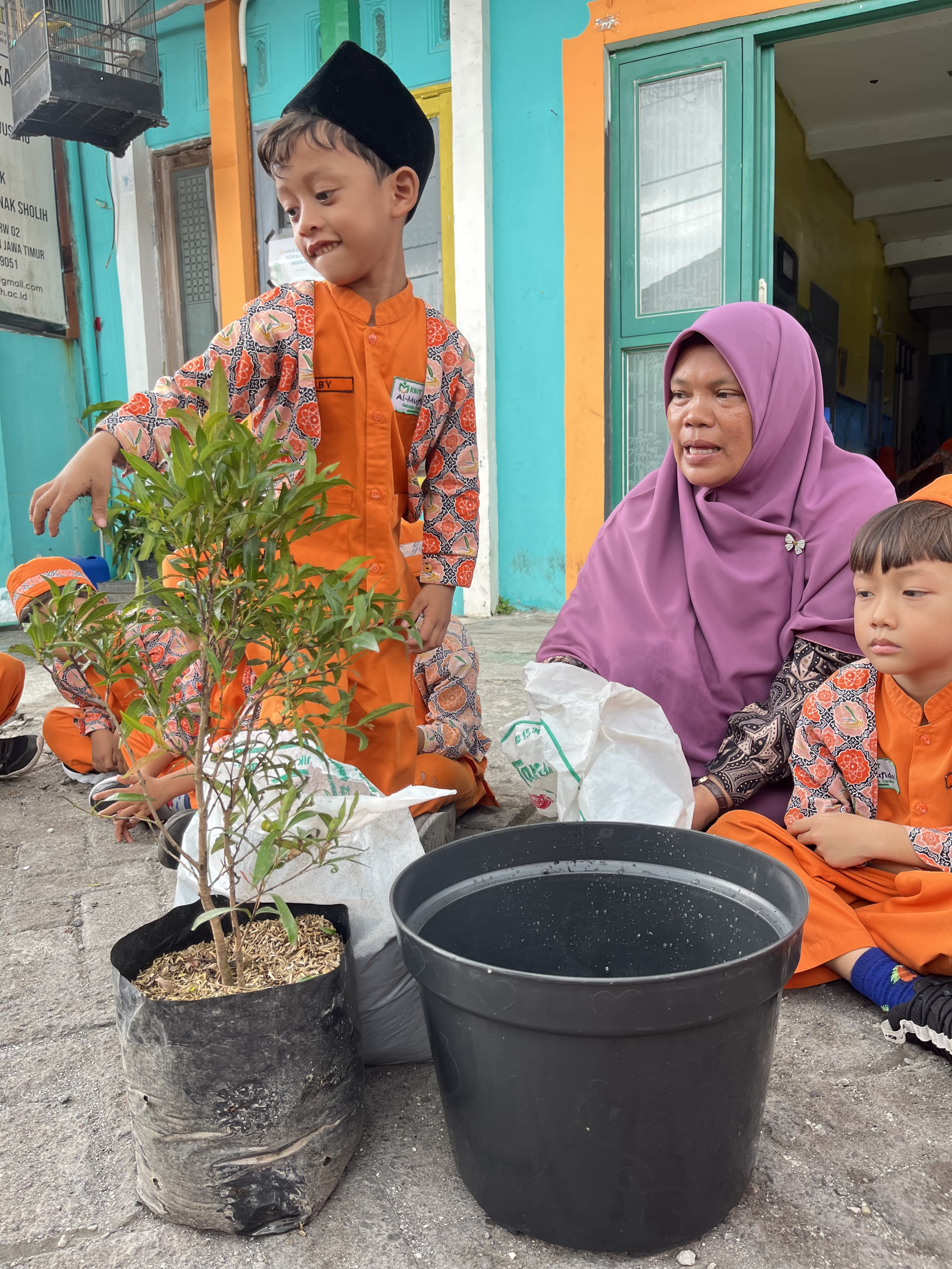 Peringati Hari Bumi, SIT Al Mufidah Menganti Gresik Tanamkan Kepedulian Lingkungan Sejak Dini