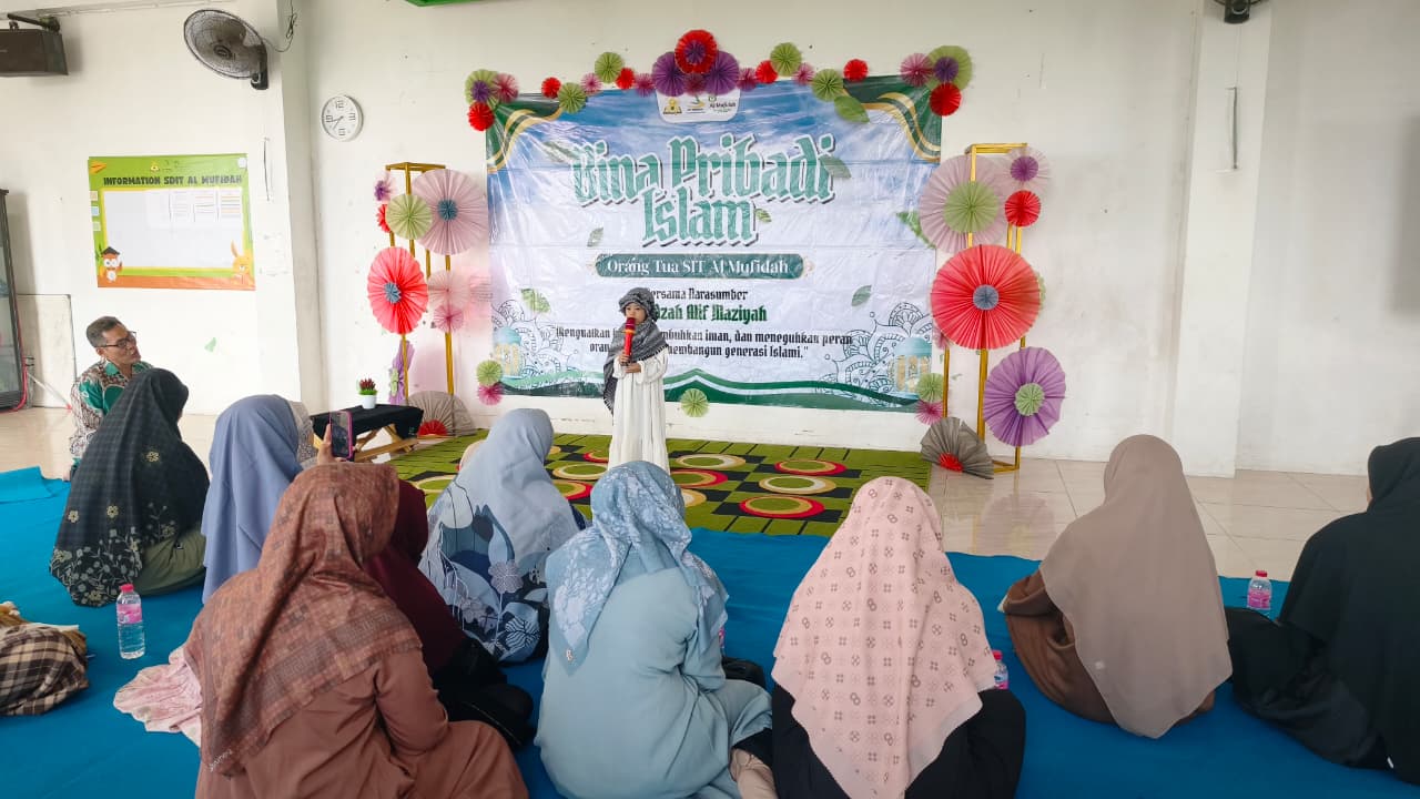 Bina Pribadi Islam SIT Al Mufidah Bahas Pentingnya Mengenal Allah